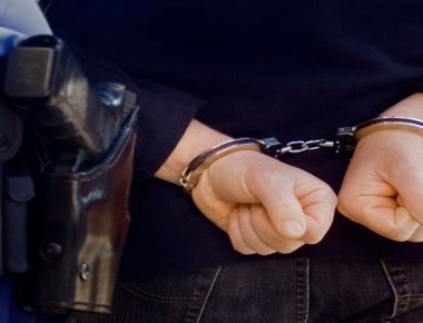Άρτα: Συνελήφθησαν 2 κλέφτες ΙΧ - Γιόρτασαν τη Πρωτοχρονιά στο κρατητήριο